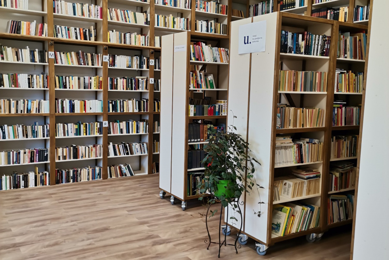 Knižnica - Könyvtár