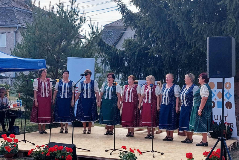 Az asszonykórus fellépései - Vystúpenia speváckej skupiny 