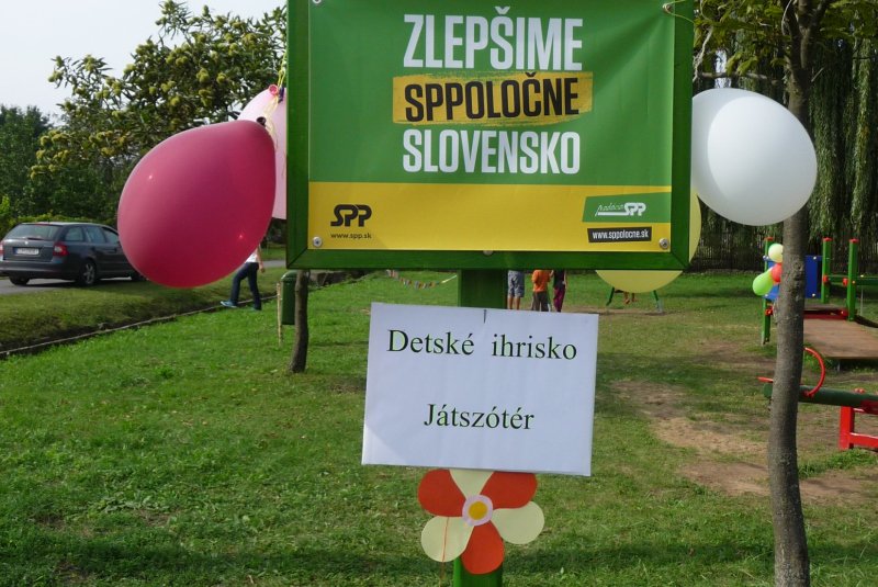NOVÉ IHRISKO  - 2014  - ÚJ JÁTSZÓTÉR  ZÉTÉNYBEN 