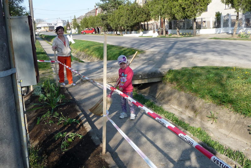 Parkrendezés a község központjában