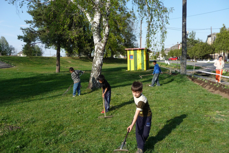 Parkrendezés a község központjában