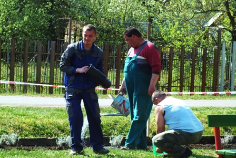 Parkrendezés a község központjában